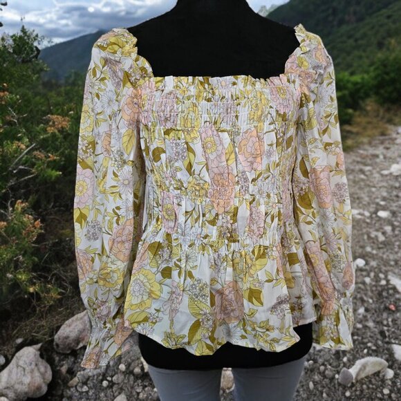 NWT WHO WHAT WEAR  ( M ) Floral Puff Sleeve Smocked Peplum Top - Picture 4 of 9